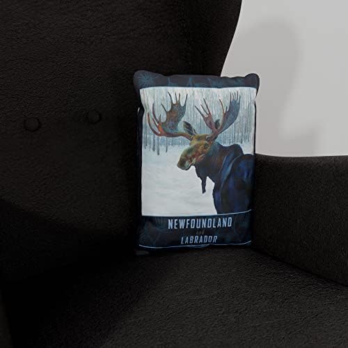 A Terra Nova e o Labrador Winter Moose Canvas joga travesseiro para sofá ou sofá em casa e escritório da pintura