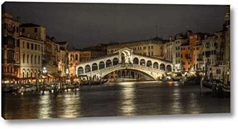 O Grand Canal e a Rialto Bridge à noite, Veneza, Itália, por Assaf Frank - 12 x 20 Art Print - Frame Black - pronto para pendurar