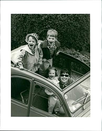 Rachel Riley e seus filhos - foto da imprensa vintage