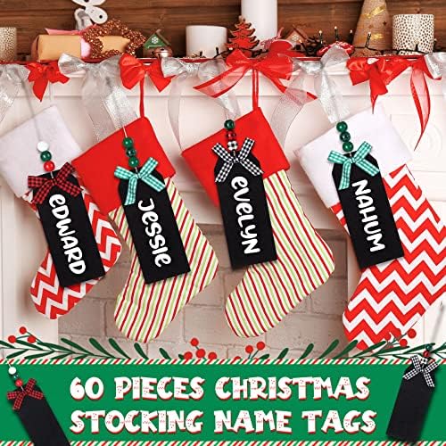 60 Definir tags de nomes de meia de Natal com verde vermelho verde verificação de miçangas de madeira e búfalo xadrez de arco xadrez de búfalo