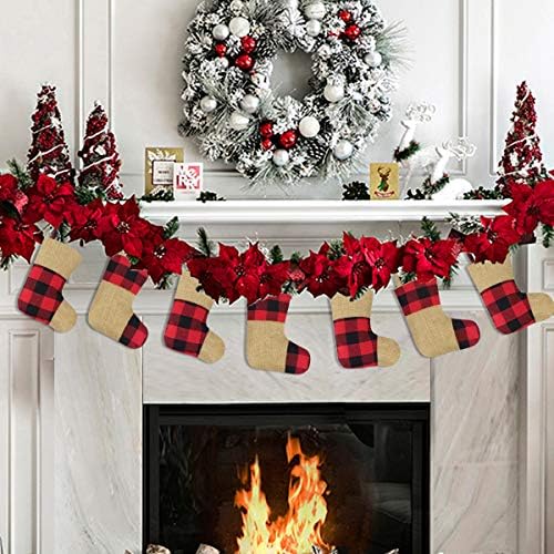 Mini meias de Natal de Idenf, 24 PCs 7 polegadas de búfalo preto e preto Buffalo Plaid com meias de estopa, bolsas de cartão -presente, guloseimas a granel para crianças, pequenas decorações de árvores de Natal Conjunto