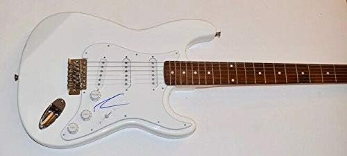 Rob Zombie assinou guitarra elétrica autografada