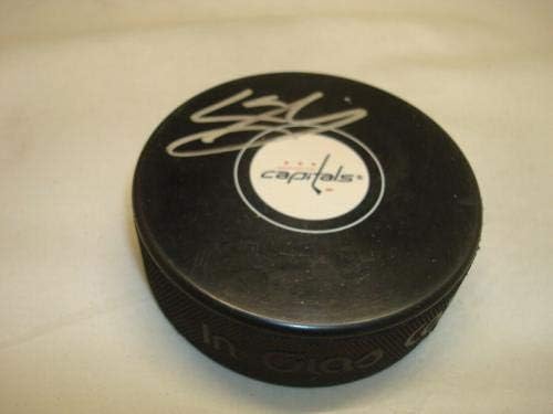 Karl Alzner assinou o Washington Capitals Hockey Puck autografado 1A - Pucks autografados da NHL