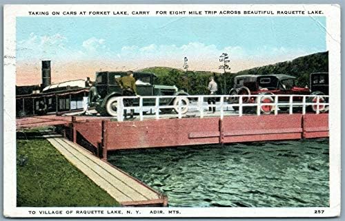 Raquette Lake Village NY assumindo carros no cartão postal de Forket Lake Antique