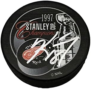 Kirk Maltby assinou 1997 Stanley Cup Champions Puck - Detroit Red Wings - Pucks de NHL autografados