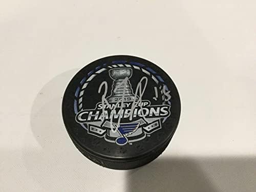 Robby Fabbri assinou o Stanley Cup Champions de 2019 St. Louis Blues Hockey Puck E - Pucks autografados da NHL