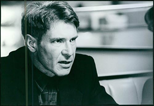 Foto vintage de Harrison Ford como Tom O39; Meara em uma cena do filme The Devil39; S Own, 1997.